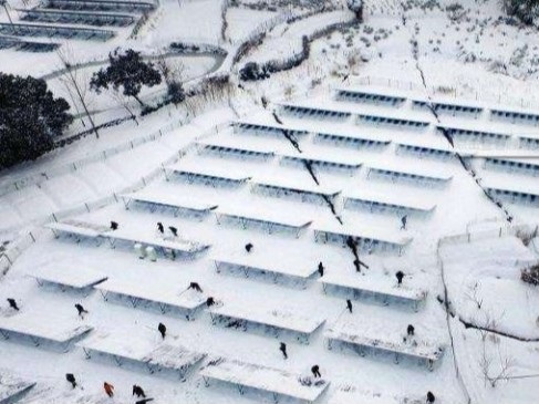 How to clean the snow stacked on your solar panels